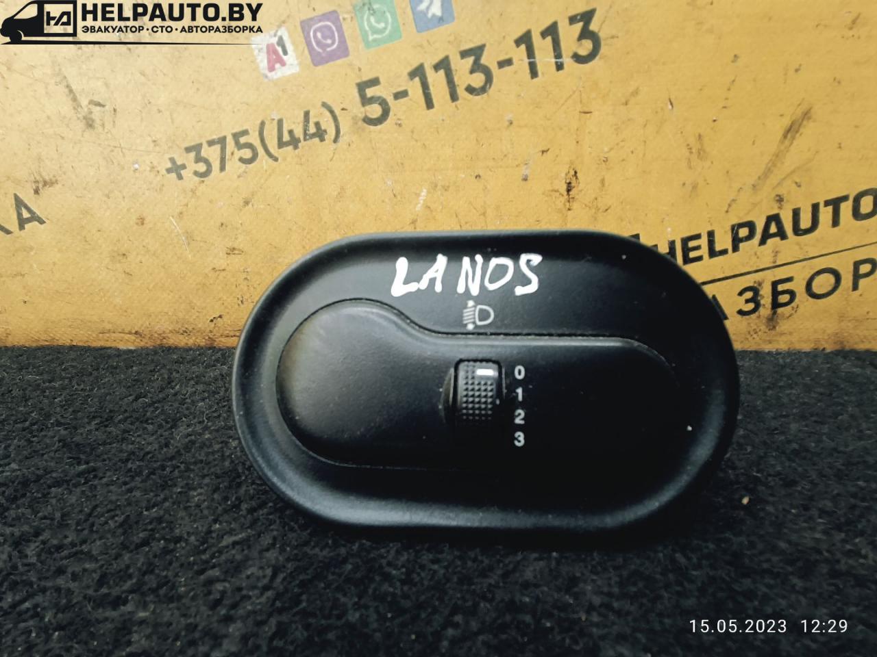 кнопка корректора фар Daewoo Lanos T100 1997, 1.5 л., бензин, МКПП, белый, седан, передний привод - фото №1