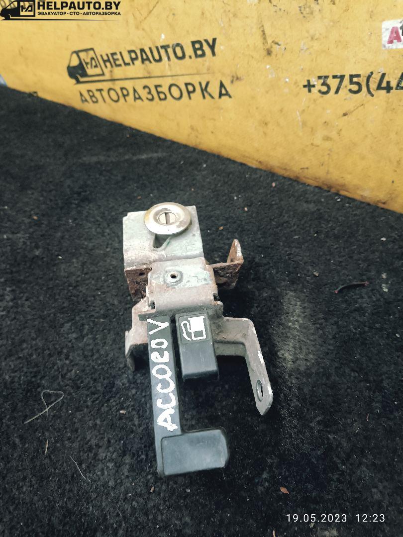 ручка открытия лючка топливного бака Honda Accord 5 поколение 1995, 2.0 л., F20B, бензин, АКПП, черный, седан - фото №1