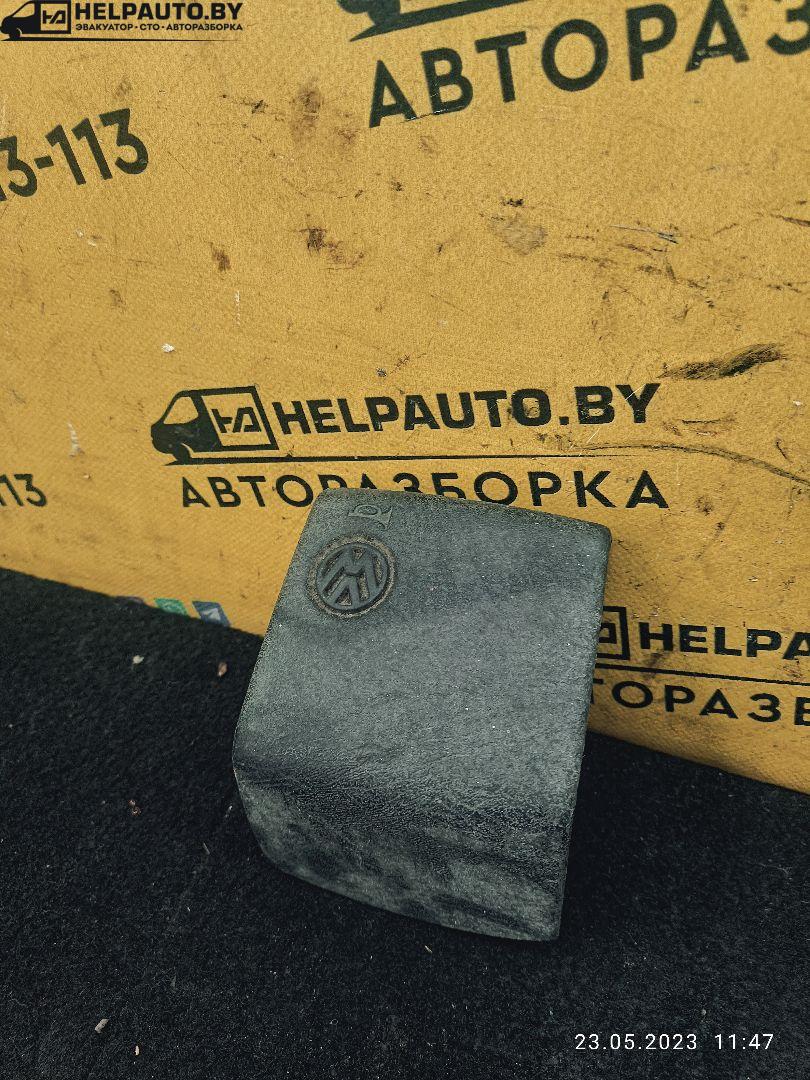 кнопка сигнала на руль Volkswagen Golf 2 поколение 1988, 1.6 л., 1F, бензин, МКПП, белый, хетчбэк 5 дв. - фото №1
