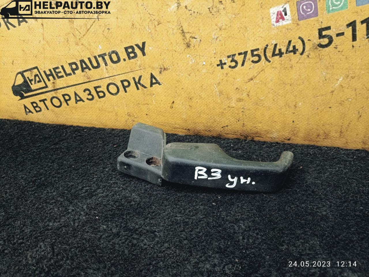 ручка открывания капота Volkswagen Passat B3 1989, 1.9 л., дизель, МКПП, белый, универсал, передний привод - фото №1