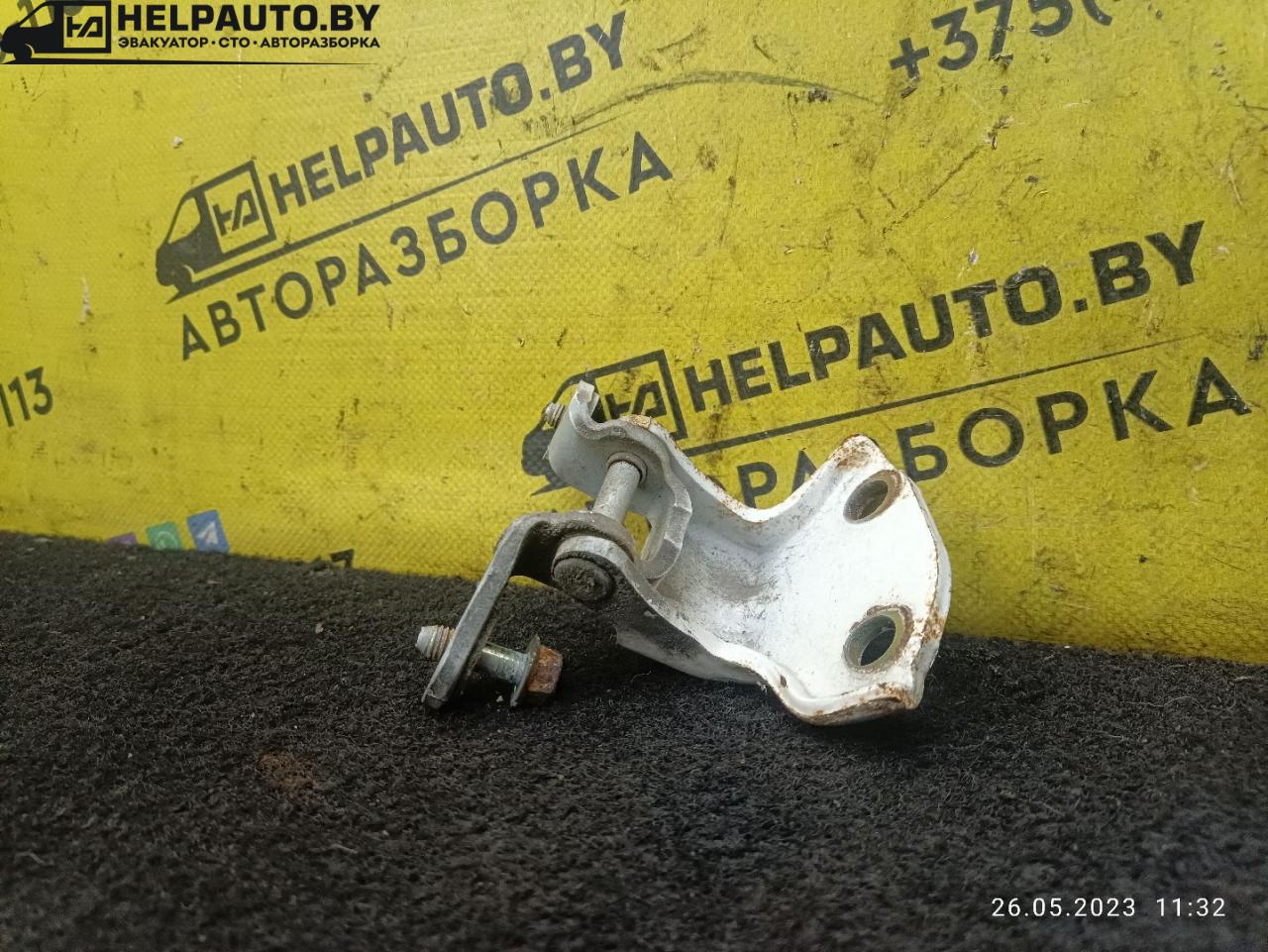 петля двери Daewoo Lanos T100 1997, 1.5 л., бензин, МКПП, белый, седан, передний привод - фото №1