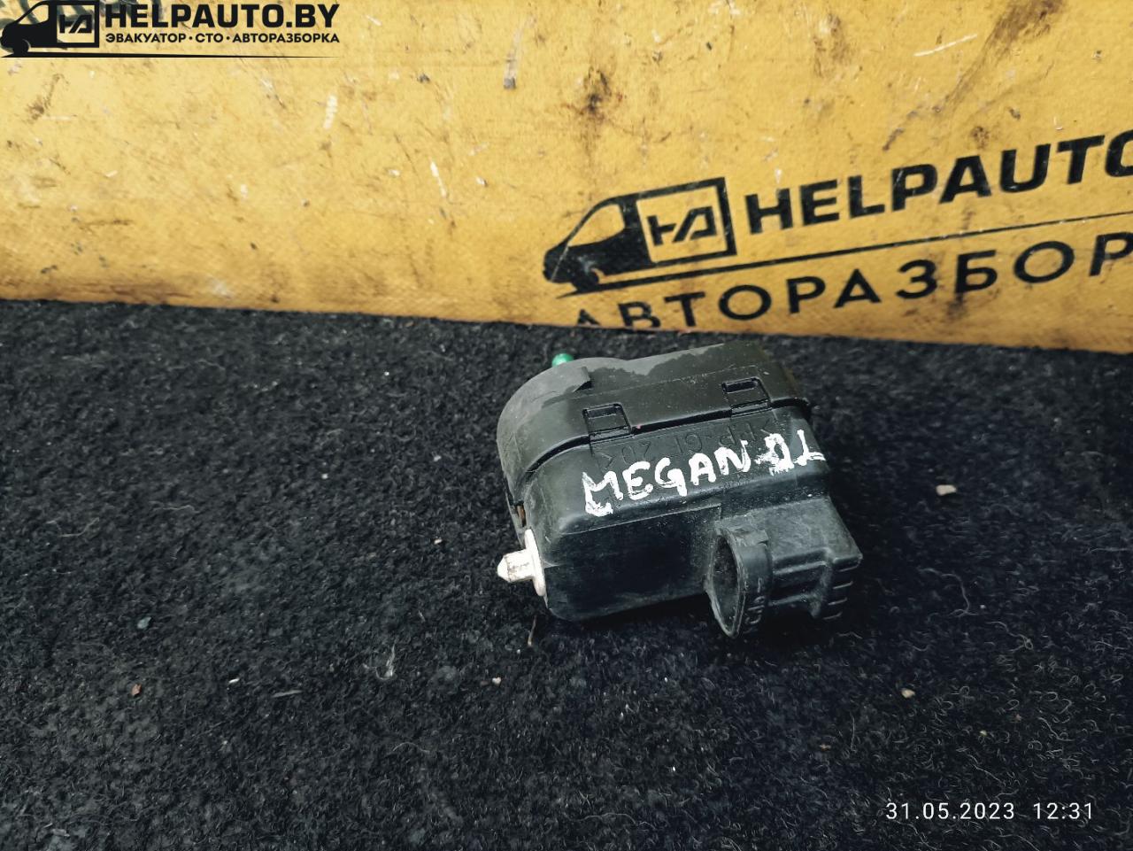 корректор фар Renault Megane 1 поколение 1998, 1.9 л., F8Q 620, дизель, МКПП, бордовый, седан, передний привод - фото №1