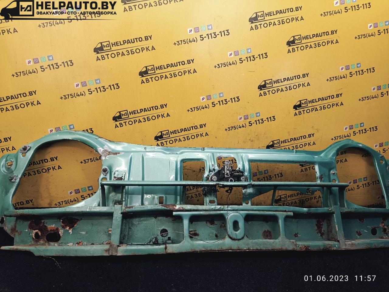 передняя панель крепления облицовки (телевизор) Renault Twingo 1 поколение 1998, 1.2 л., бензин, МКПП, зелёный металлик, хетчбэк 3 дв. - фото №1