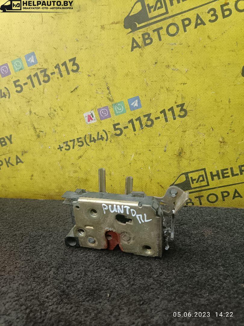 замок двери передней левой Fiat Punto 1 поколение 1997, 1.2 л., бензин, МКПП, синий, хетчбэк 5 дв. - фото №1