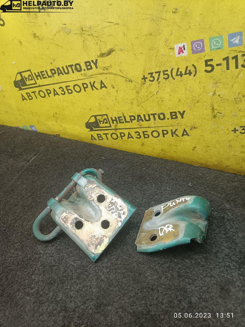 петля двери Fiat Punto 1 поколение 1997, 1.2 л., бензин, МКПП, синий, хетчбэк 5 дв. - фото №1