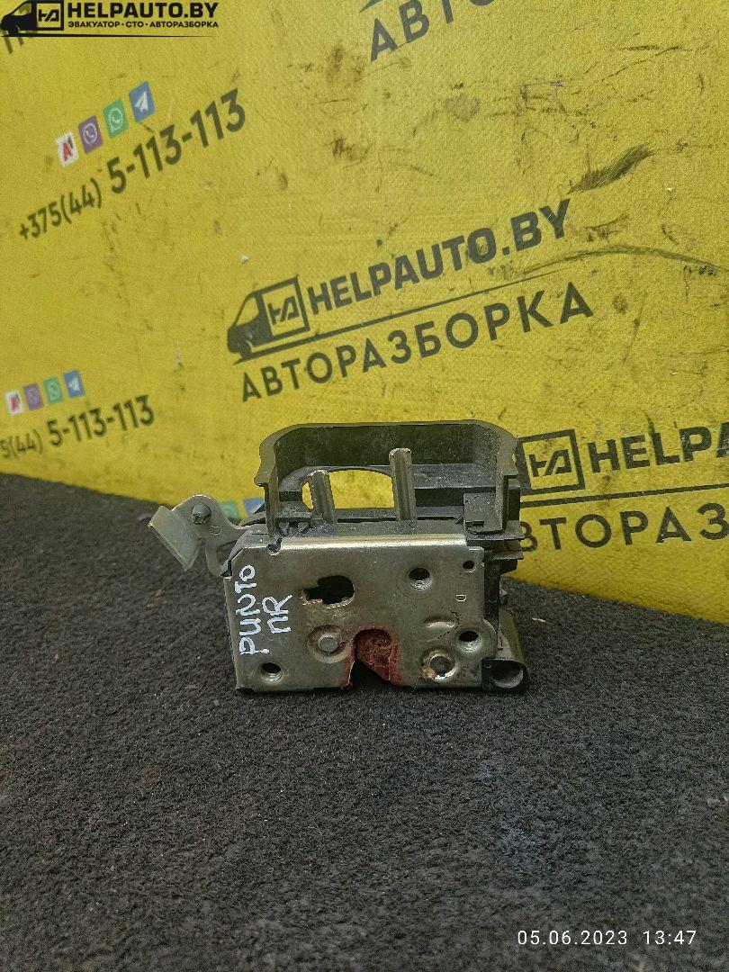 замок двери передней правой Fiat Punto 1 поколение 1997, 1.2 л., бензин, МКПП, синий, хетчбэк 5 дв. - фото №1