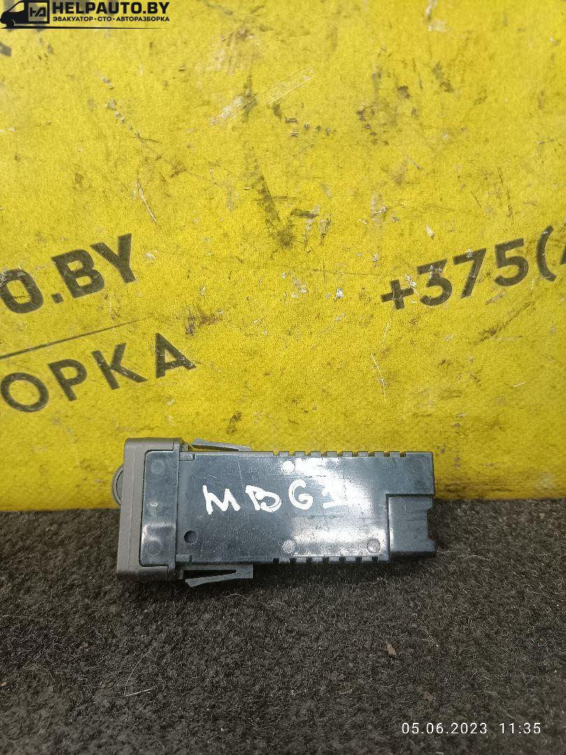 кнопка освещения панели приборов Mazda 323F BG 1992, 1.6 л., бензин, МКПП, синий, хетчбэк 5 дв. - фото №1