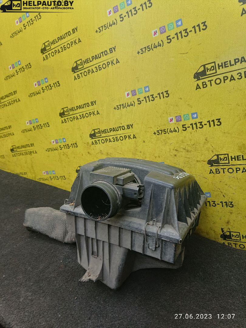 корпус воздушного фильтра Opel Omega B 1997, 2.5 л., X 25 DT, дизель, МКПП, черный, универсал - фото №1
