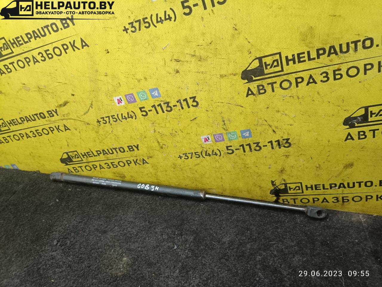 амортизатор крышки багажника (3-5 двери) Opel Omega B 1997, 2.5 л., X 25 DT, дизель, МКПП, черный, универсал - фото №1