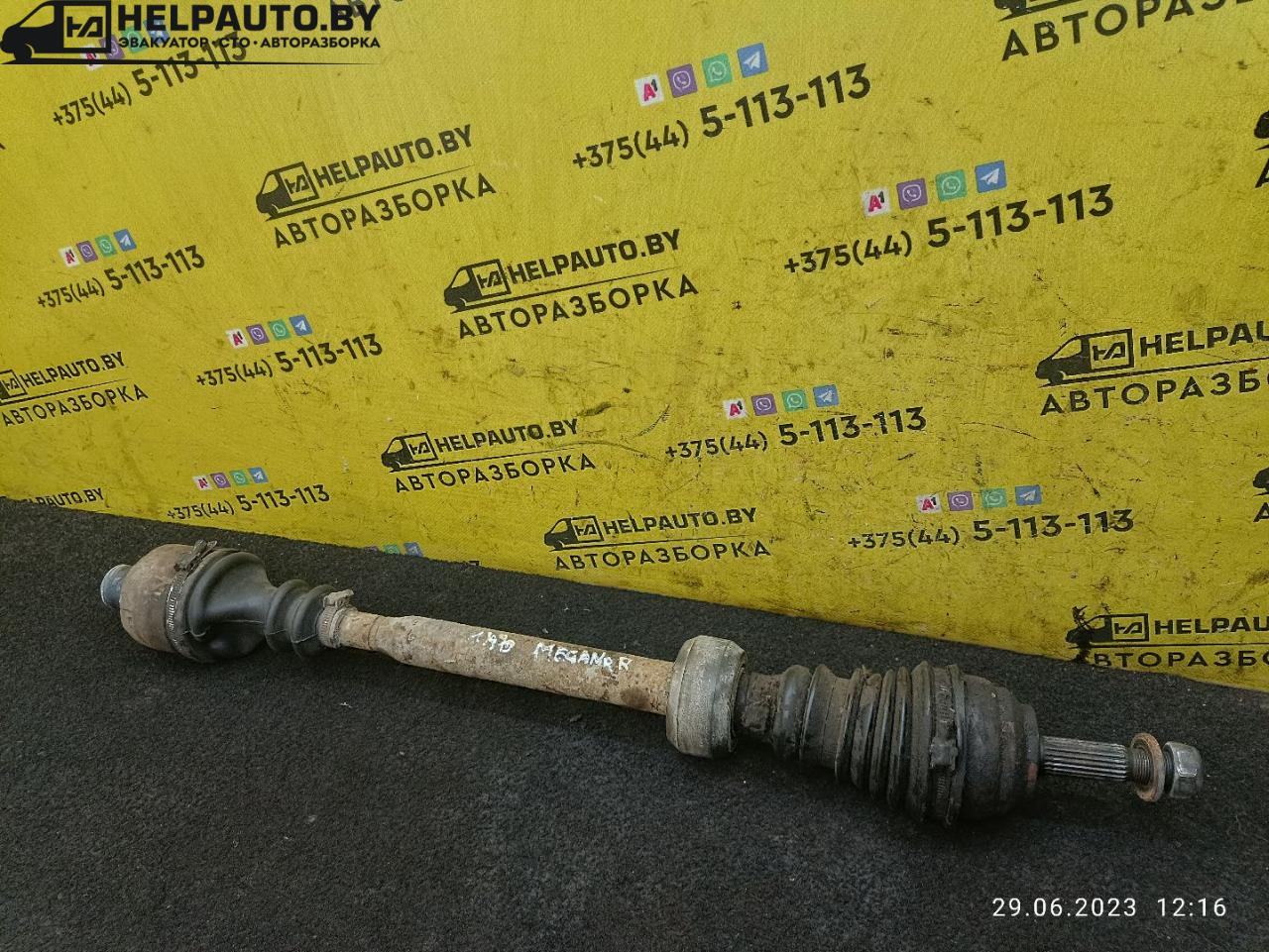 полуось передняя правая (приводной вал, ШРУС) Renault Megane 1 поколение 1998, 1.9 л., F8Q 620, дизель, МКПП, бордовый, седан, передний привод - фото №1