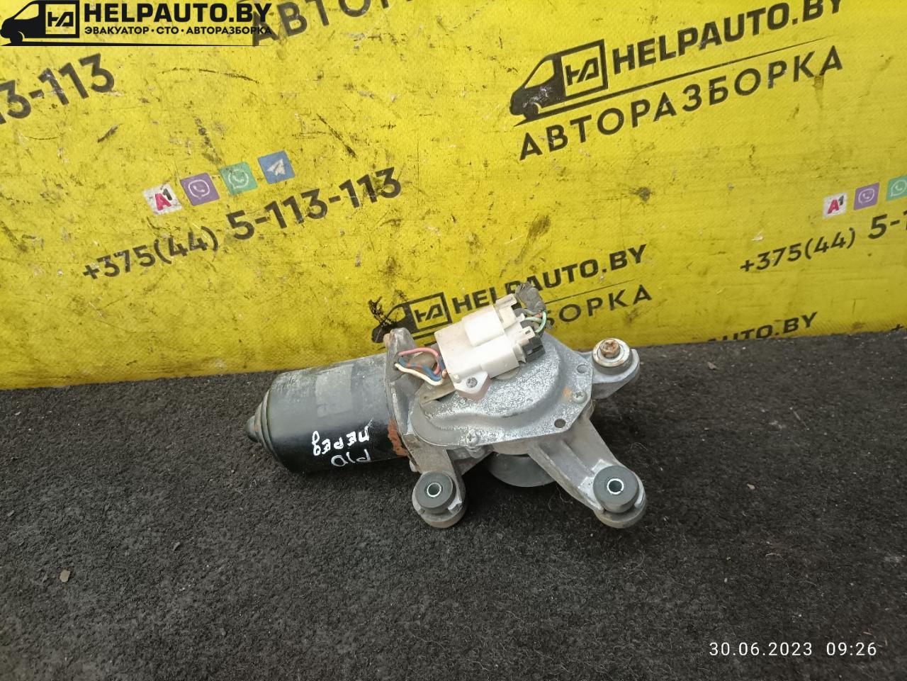 моторчик передних стеклоочистителей (дворников) Nissan Primera P10 1996, 2.0 л., бензин, МКПП, серый, универсал - фото №1