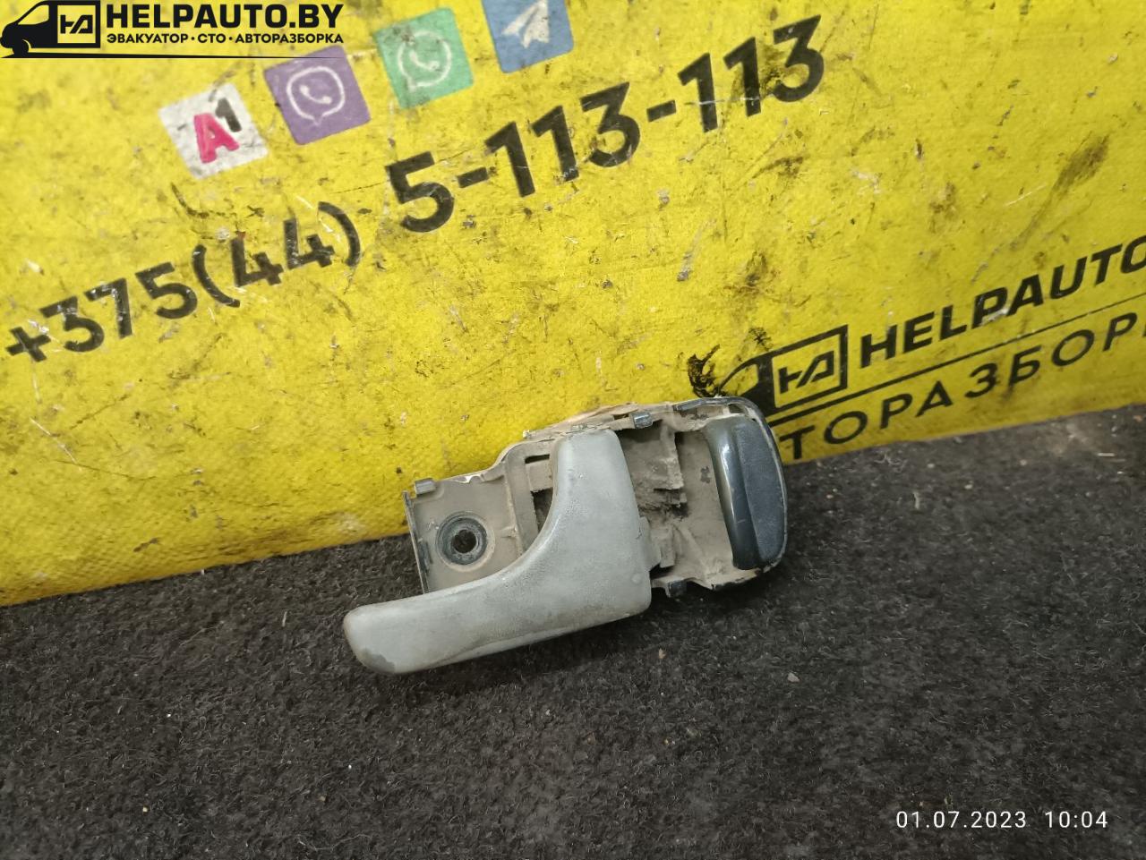 ручка внутренняя задняя правая Nissan Primera P10 1996, 2.0 л., бензин, МКПП, серый, универсал - фото №1