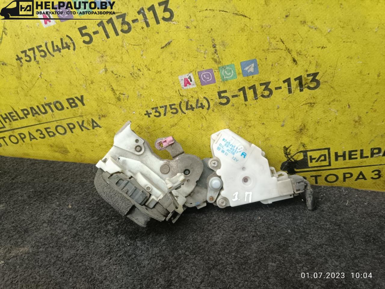 замок двери задней правой Nissan Primera P10 1996, 2.0 л., бензин, МКПП, серый, универсал - фото №1