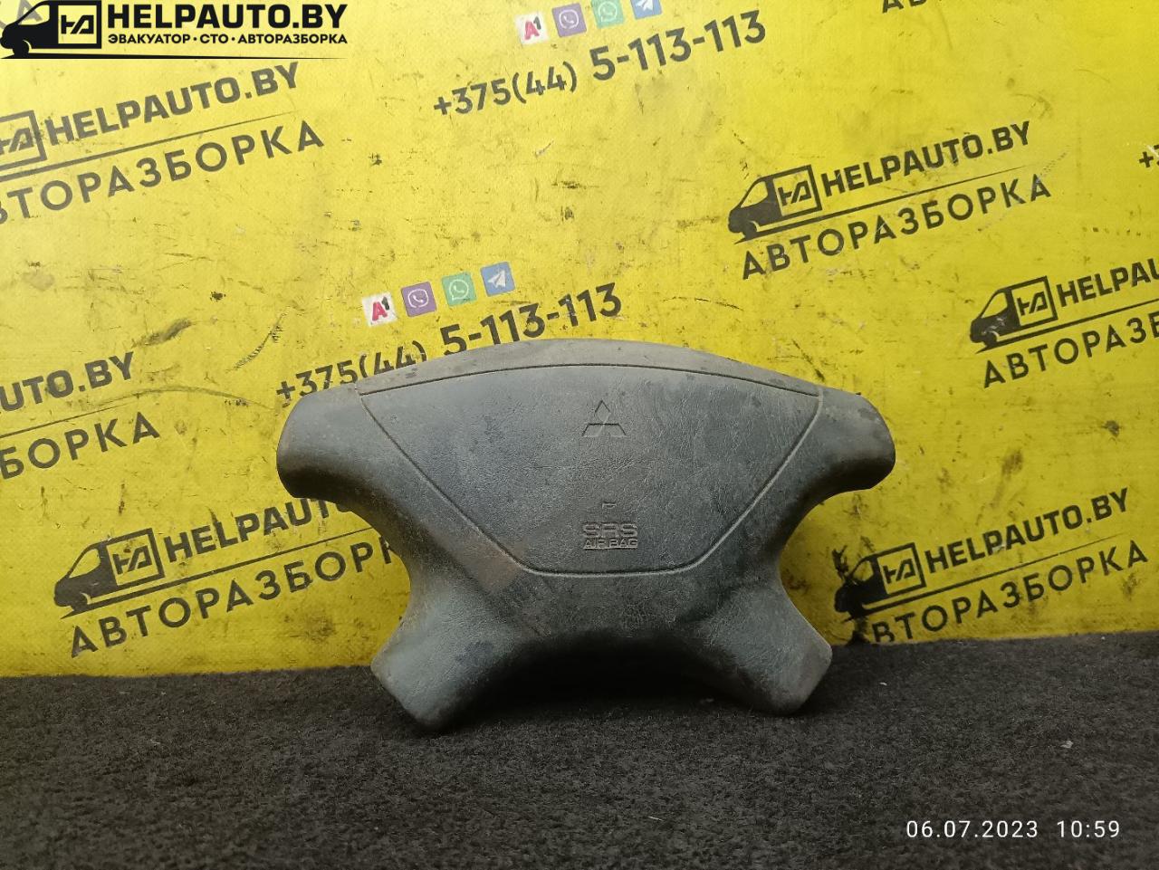 подушка безопасности водителя Mitsubishi Galant 8 поколение 1998, 2.4 л., бензин, АКПП, бордовый, седан, USA - фото №1