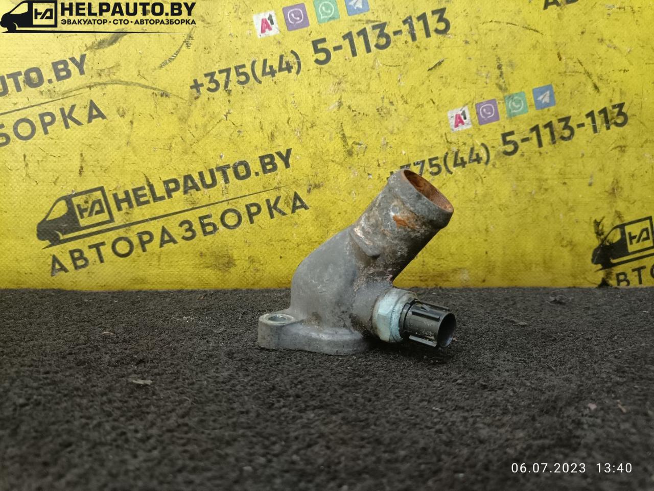 фланец (тройник) системы охлаждения Honda Accord 5 поколение 1995, 2.0 л., F20B, бензин, АКПП, черный, седан - фото №1