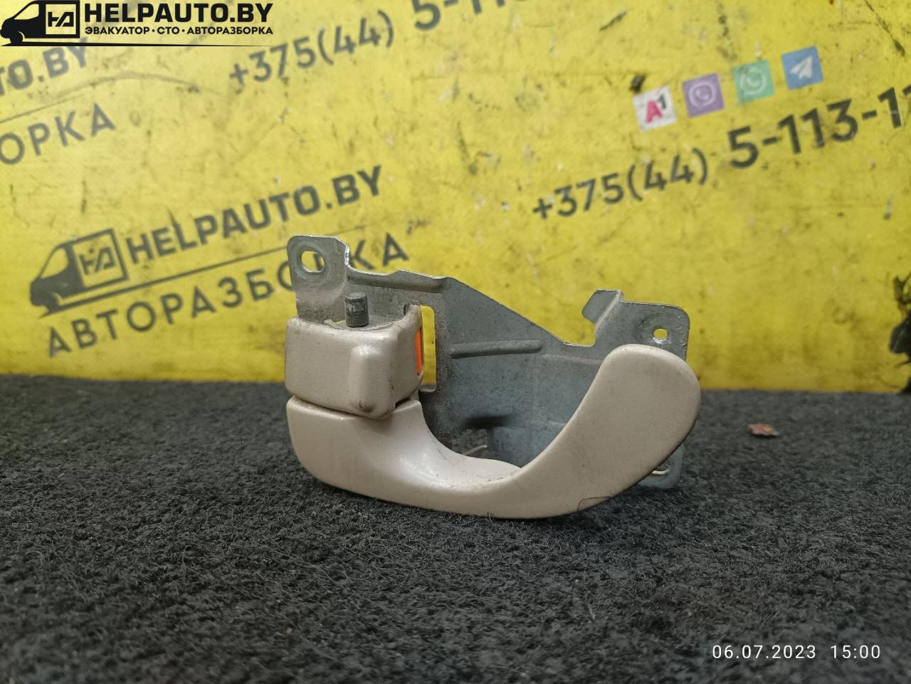 ручка внутренняя задняя левая Mitsubishi Galant 8 поколение 1998, 2.4 л., бензин, АКПП, бордовый, седан - фото №1