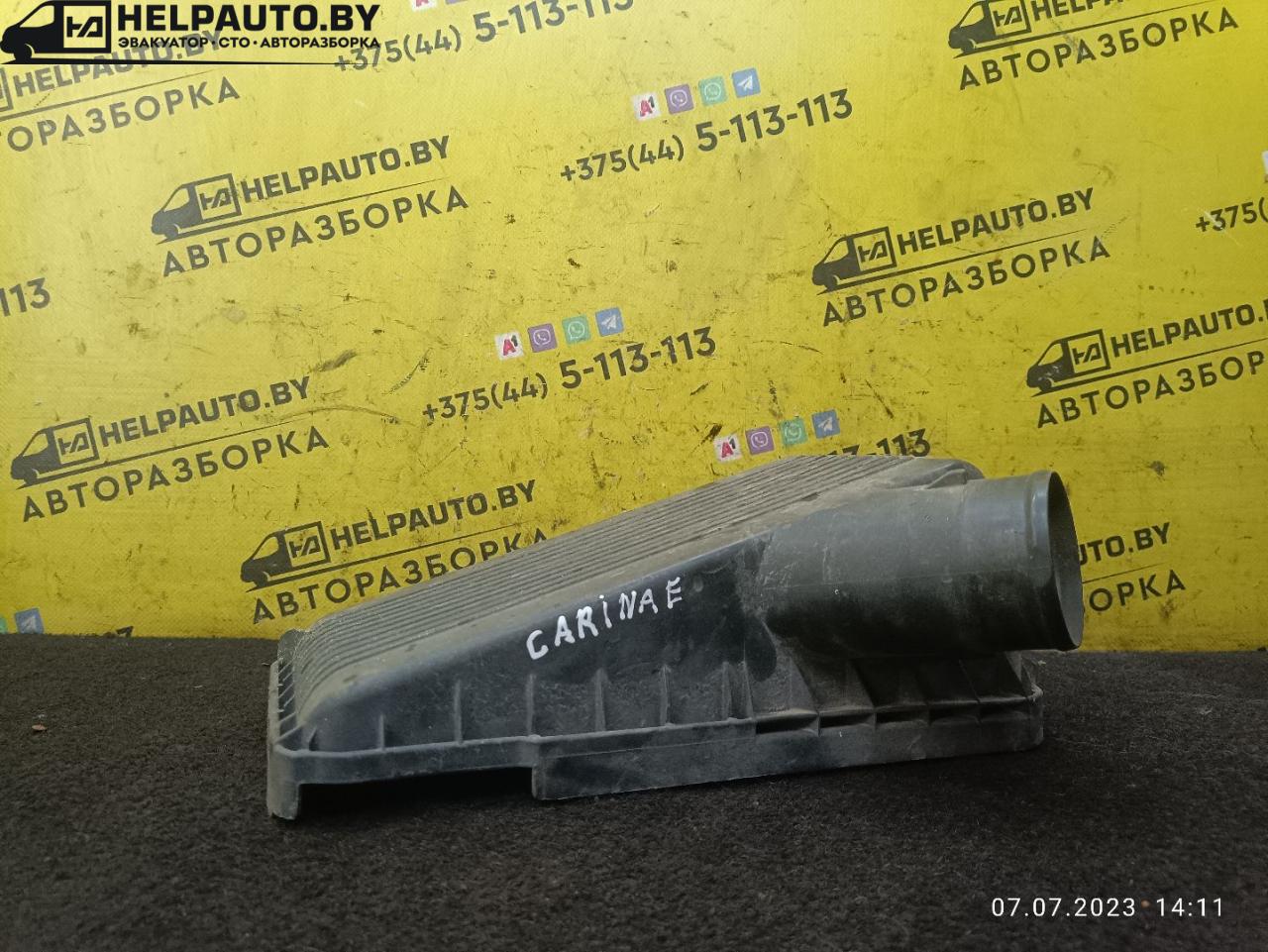 корпус воздушного фильтра Toyota Carina E 1 поколение 1996, 1.6 л., 4A-FE, бензин, МКПП, красный, универсал - фото №1