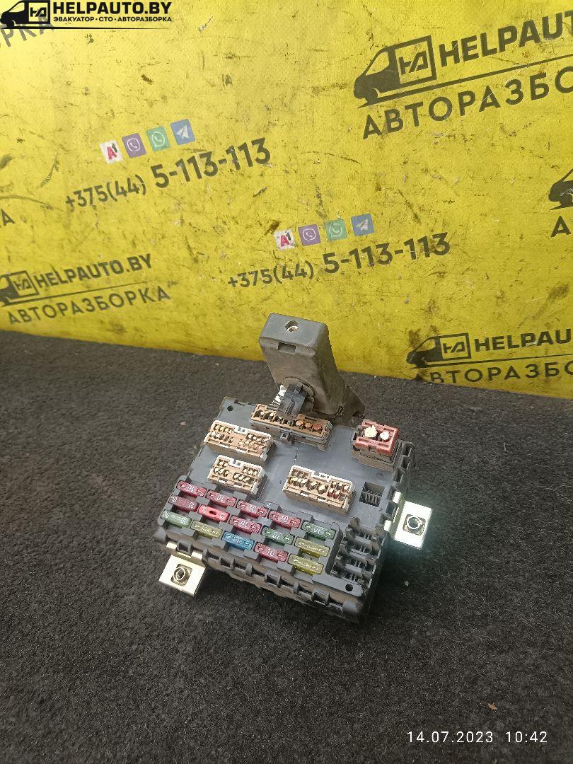 блок предохранителей Fiat Punto 1 поколение 1997, 1.2 л., бензин, МКПП, белый, хетчбэк 5 дв. - фото №1