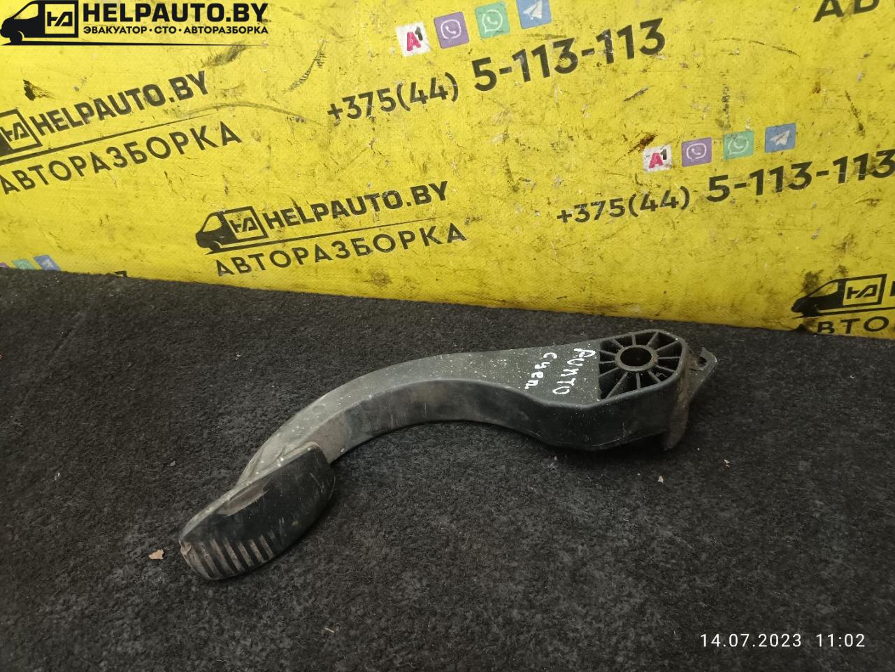 педаль сцепления Fiat Punto 1 поколение 1997, 1.2 л., бензин, МКПП, белый, хетчбэк 5 дв. - фото №1