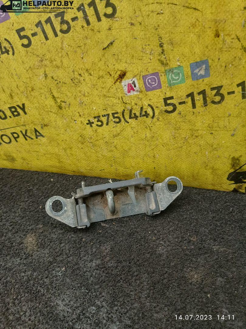 замок багажника Fiat Punto 1 поколение 1997, 1.2 л., бензин, МКПП, белый, хетчбэк 5 дв. - фото №1