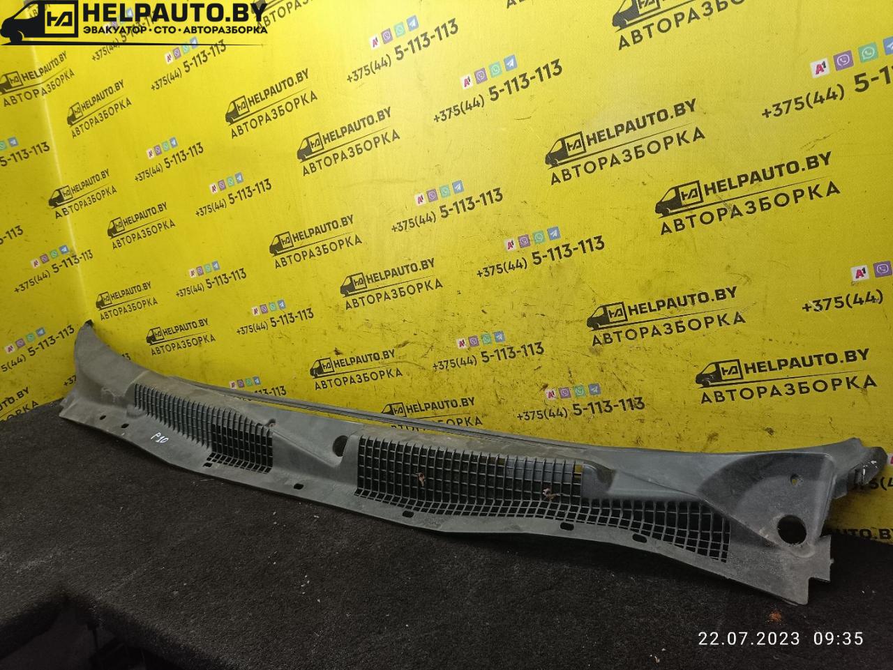дождевик Nissan Primera P10 1994, 1.6 л., бензин, МКПП, синий, седан - фото №1