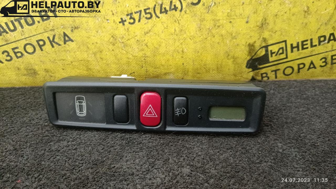 кнопка (выключатель) Alfa Romeo 146 1 поколение 930B 1996, 1.4 л., бензин, МКПП, черный, хетчбэк 5 дв., 46543369 - фото №1