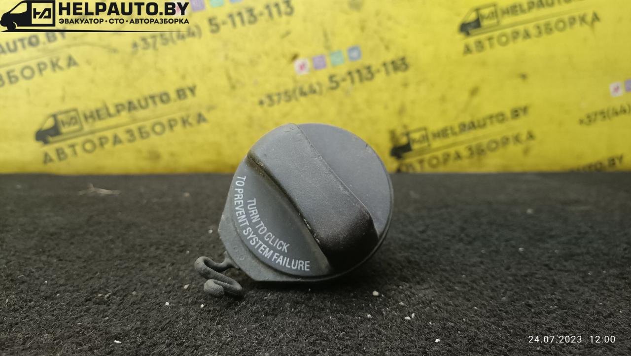 пробка топливного бака Alfa Romeo 146 1 поколение 930B 1996, 1.4 л., бензин, МКПП, черный, хетчбэк 5 дв. - фото №1