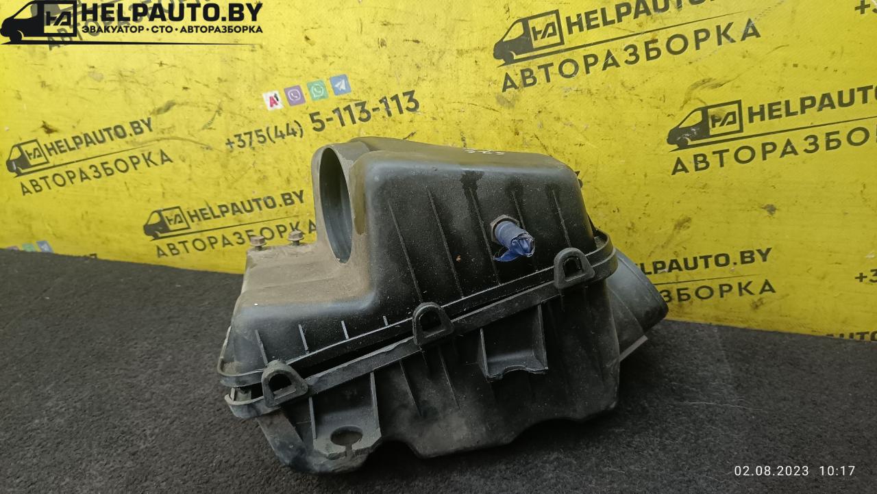 корпус воздушного фильтра Mazda 626 GE 1992, 1.8 л., бензин, МКПП, красный, хетчбэк 5 дв. - фото №1