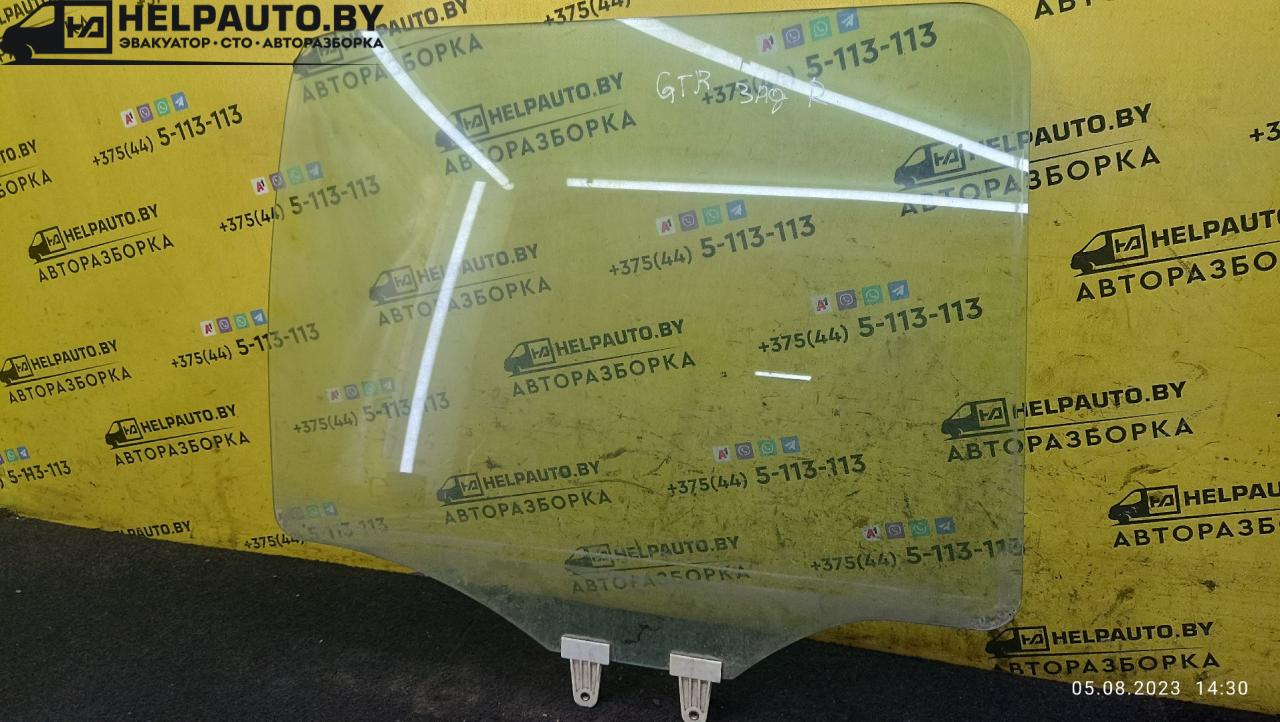 стекло двери задней правой Suzuki Wagon R 1 поколение 1998, 1.0 л., бензин, МКПП, фиолетовый, хетчбэк 5 дв. - фото №1