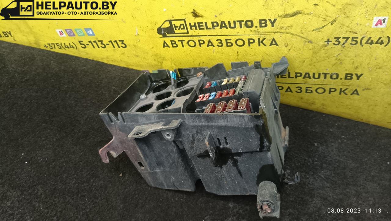 блок предохранителей Peugeot 406 1 поколение 1997, 1.8 л., бензин, МКПП, бордовый, седан - фото №1