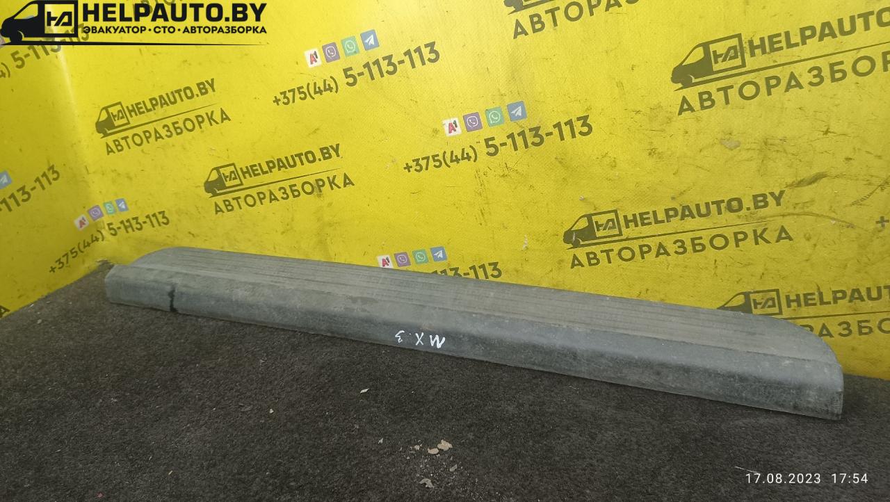 накладка на порог внутренняя Mazda MX-3 1 поколение 1995, 1.6 л., бензин, МКПП, красный, хетчбэк 3 дв. - фото №1