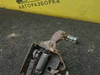 замок капота Mazda 323 6 поколение 1998, 2.0 л., дизель, МКПП, синий, хетчбэк 3 дв.