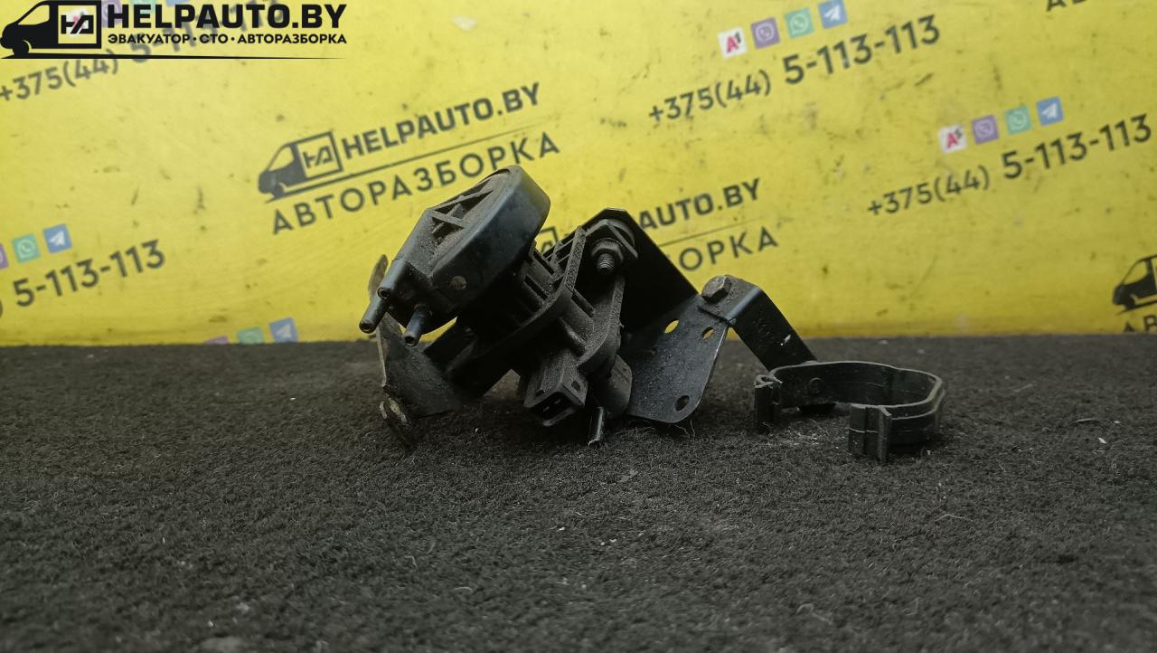электромагнитный клапан Audi A6 4A/C4 1996, 2.5 л., дизель, передний привод, 4534375 - фото №1