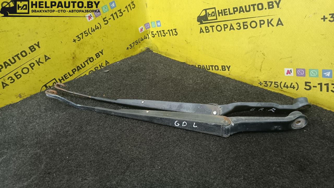 щеткодержатель (поводок стеклоочистителя, дворник) Mazda 626 3 поколение GD 1992, 1.8 л., бензин, МКПП, синий, седан - фото №1