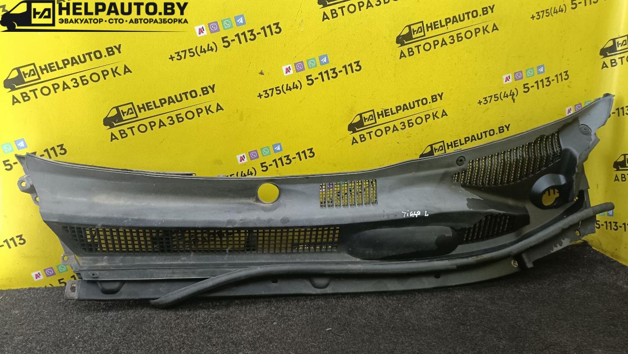 дождевик Chery Tiggo (T11) 1 поколение 2011, 1.6 л., бензин, МКПП, черный, внедорожник 5 дв. - фото №1