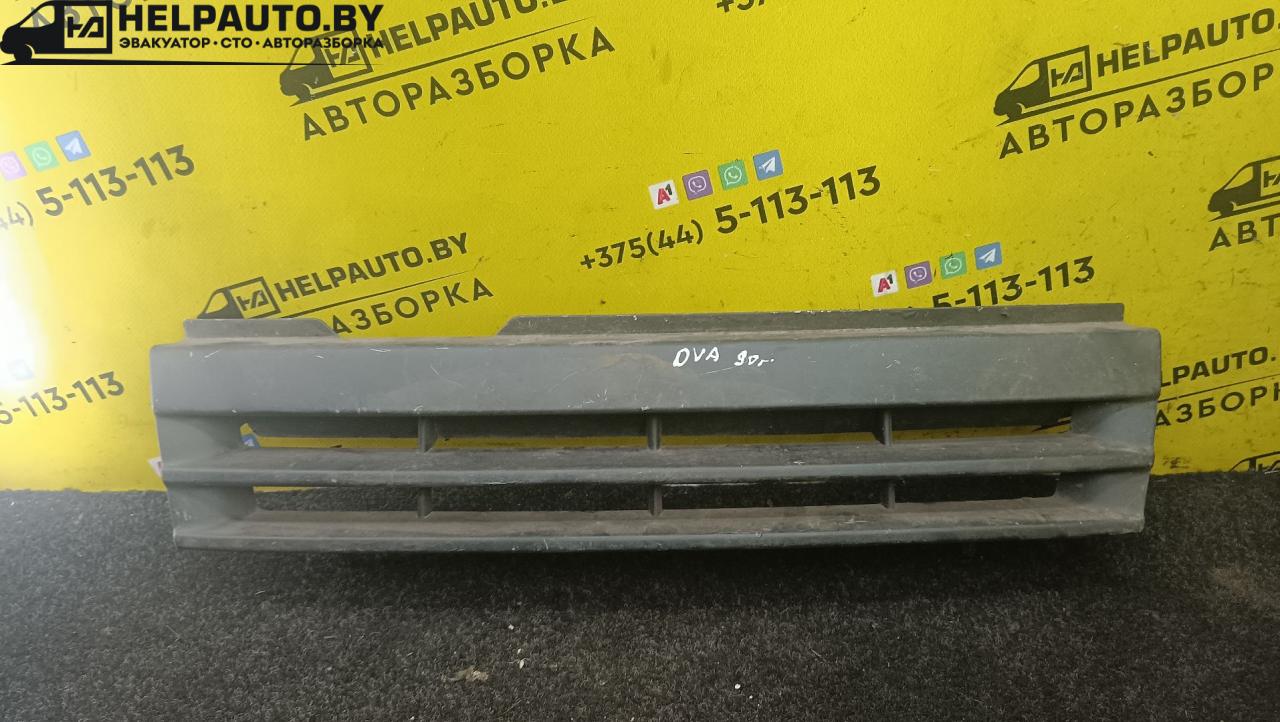 решетка радиатора Opel Vectra A 1990 - фото №1