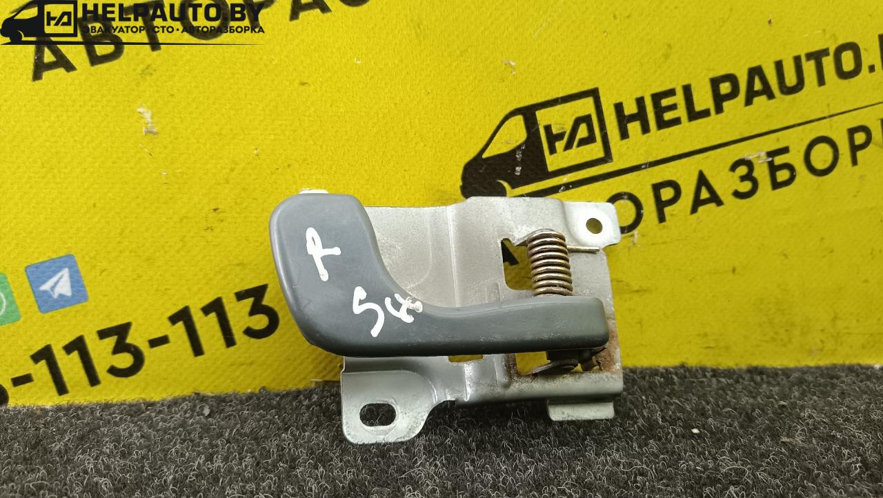 ручка внутренняя передняя правая Mitsubishi Space Wagon 2 поколение (Typ N30/N40) 1994, 2.0 л., 4D68 T, дизель, МКПП, серый, минивэн - фото №1
