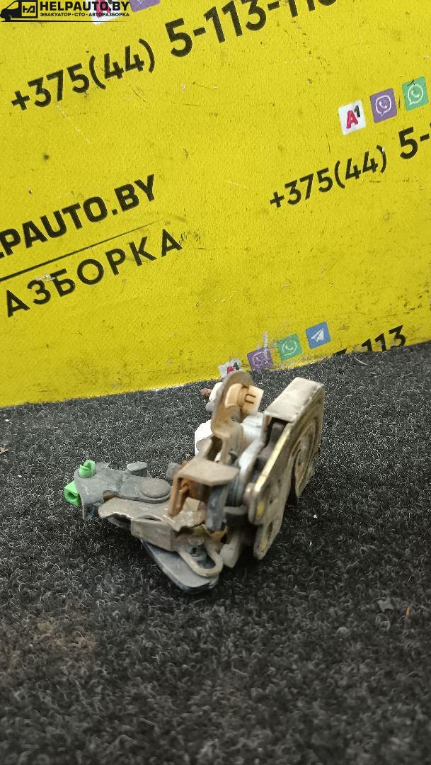 замок двери задней левой Mitsubishi Space Wagon 2 поколение (Typ N30/N40) 1994, 2.0 л., 4D68 T, дизель, МКПП, серый, минивэн - фото №1
