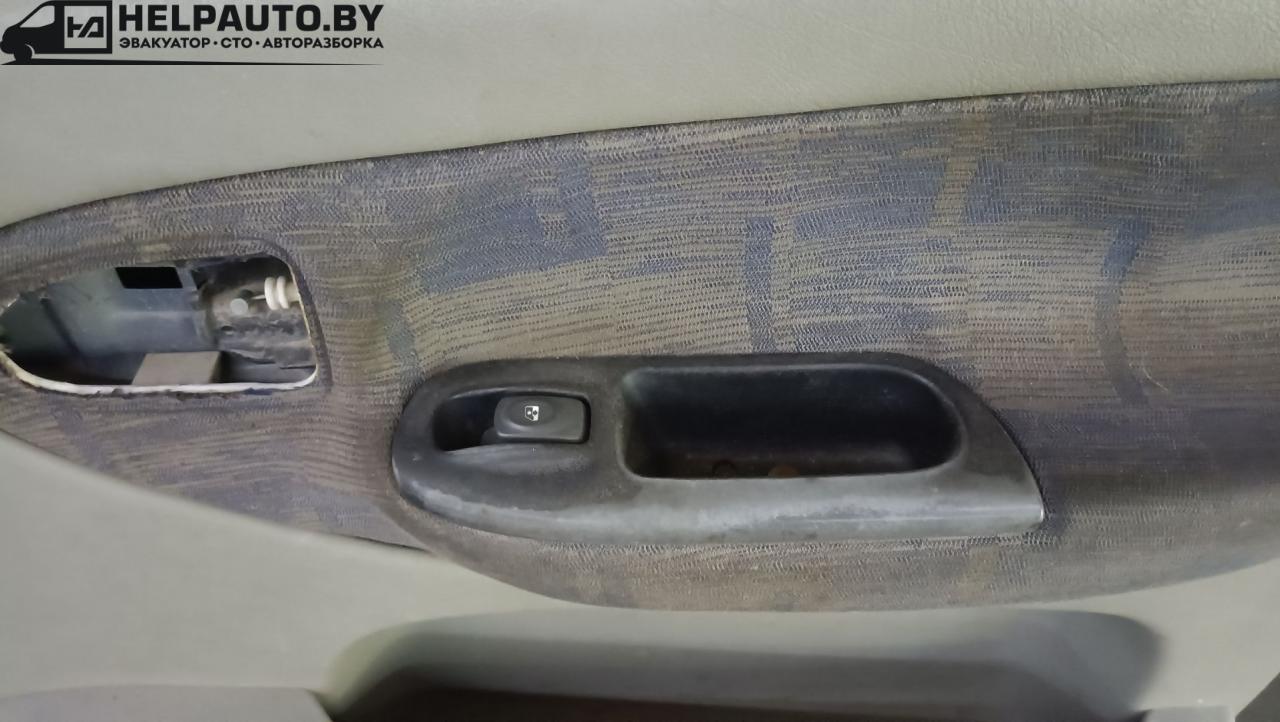 кнопка стеклоподъемника переднего правого Renault Scenic RX4 1 поколение 2003, 2.0 л., F4R 744, бензин, МКПП, синий, внедорожник 5 дв. - фото №1
