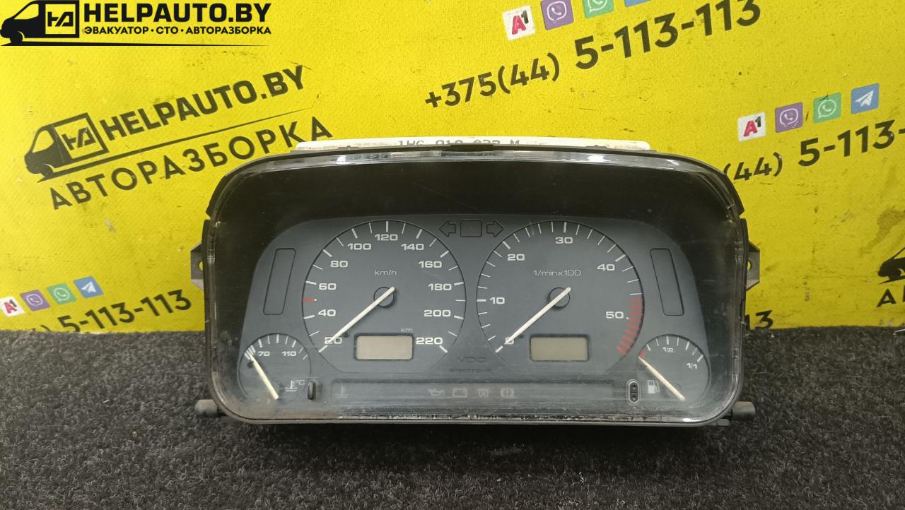 щиток приборов (приборная панель) Volkswagen Golf 3 поколение 1995, 1.9 л., 1Y, дизель, МКПП, белый, универсал, передний привод - фото №1