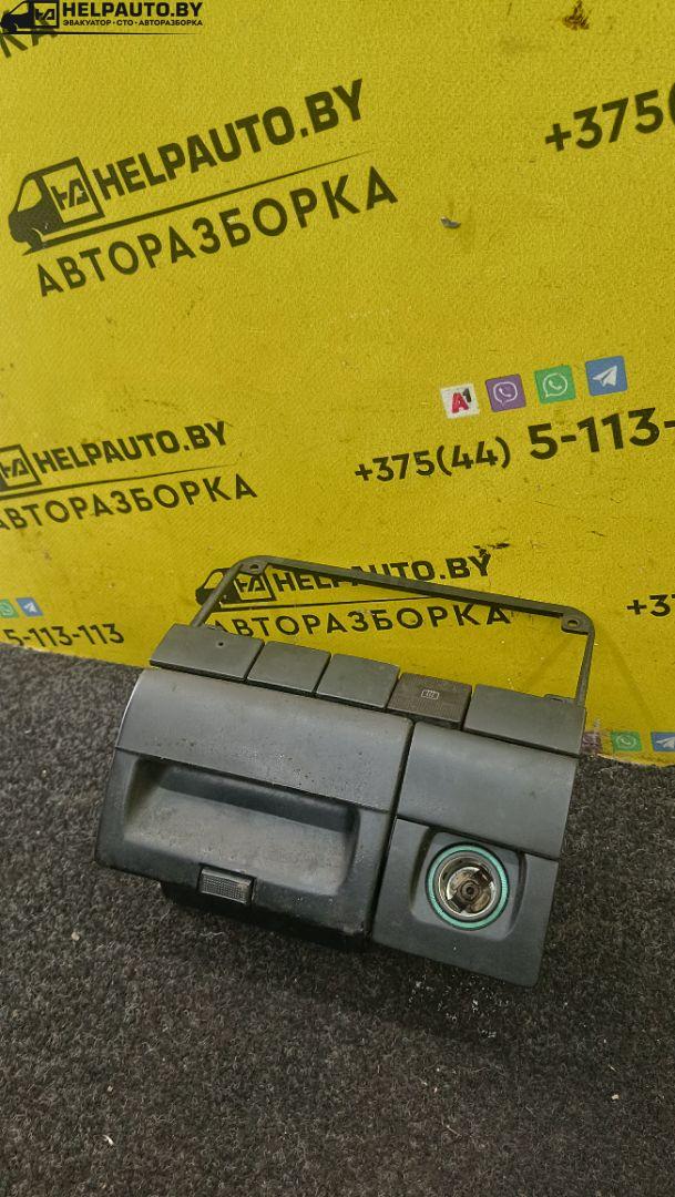 пепельница Volkswagen Golf 3 поколение 1995, 1.9 л., 1Y, дизель, МКПП, белый, универсал, передний привод - фото №1