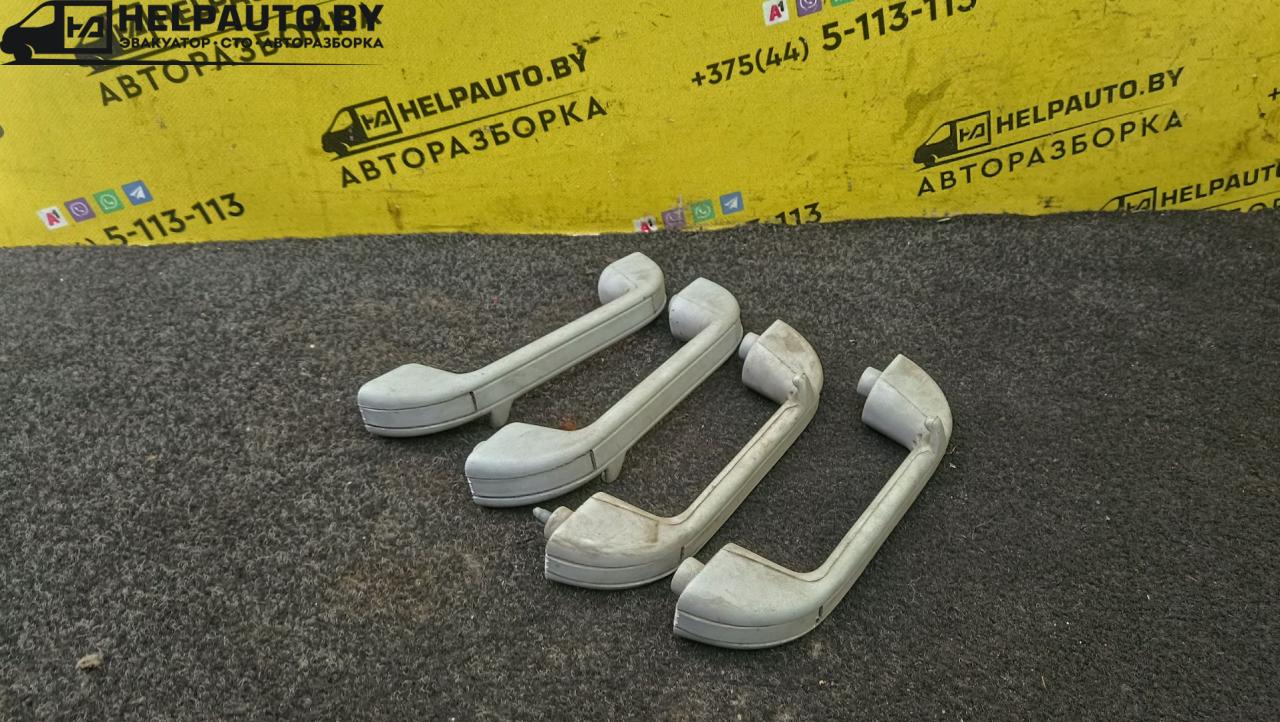 ручка внутренняя потолочная Volkswagen Golf 3 поколение 1995, 1.9 л., 1Y, дизель, МКПП, белый, универсал, передний привод - фото №1