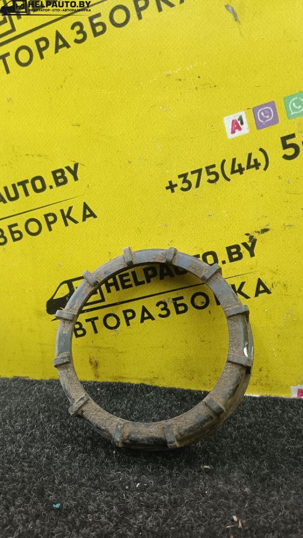 гайка топливного насоса Volkswagen Golf 3 поколение 1995, 1.9 л., 1Y, дизель, МКПП, белый, универсал, передний привод - фото №1