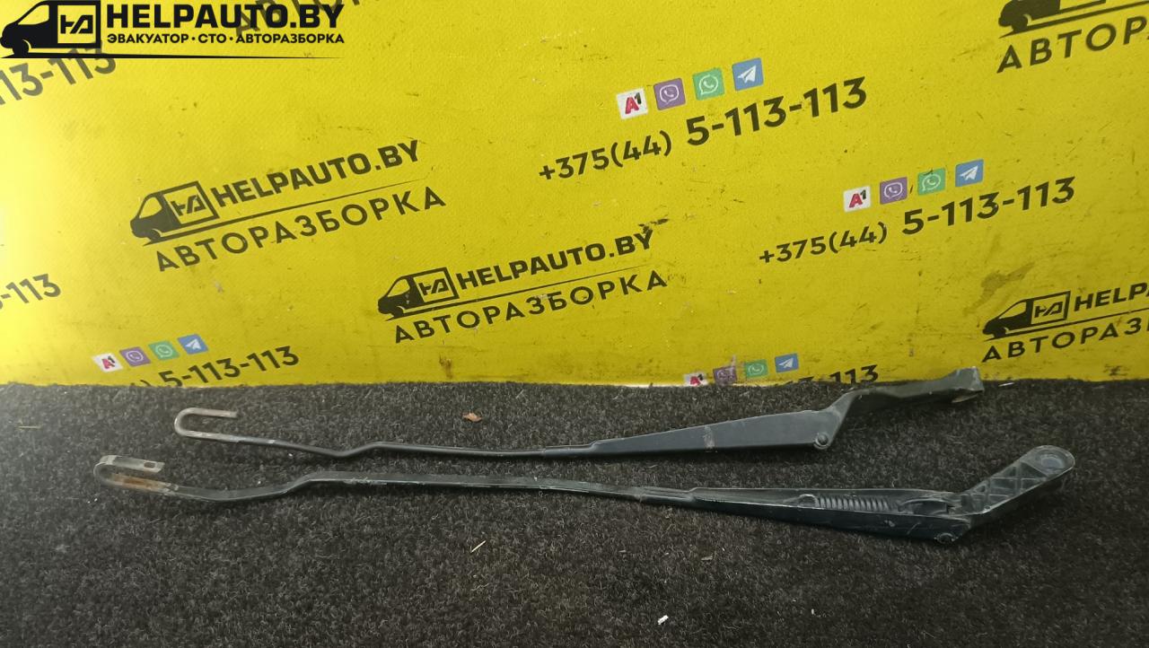 щеткодержатель (поводок стеклоочистителя, дворник) Volkswagen Golf 3 поколение 1995, 1.9 л., 1Y, дизель, МКПП, белый, универсал, передний привод - фото №1