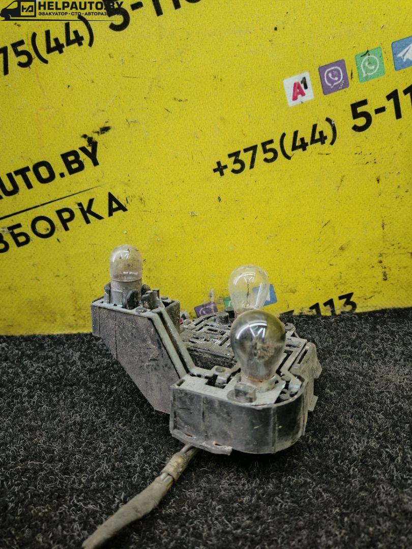 панель заднего правого фонаря Volkswagen Passat B3 1992, 1.9 л., 1Y, дизель, 5МКПП, серый, седан - фото №1