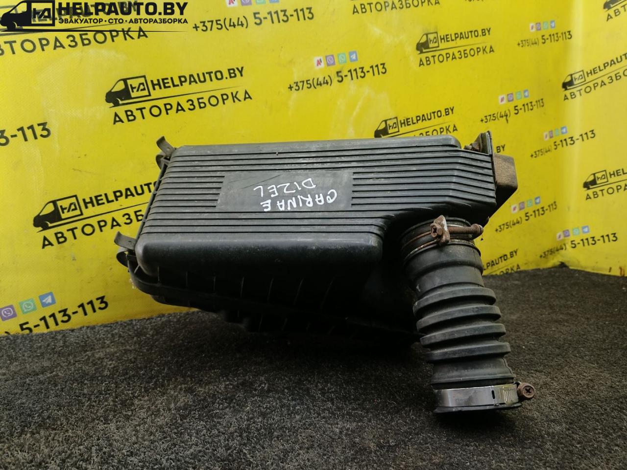 корпус воздушного фильтра Toyota Carina E 1 поколение 1995, 2.0 л., 2C, дизель, МКПП, бордовый, хетчбэк 5 дв., передний привод - фото №1