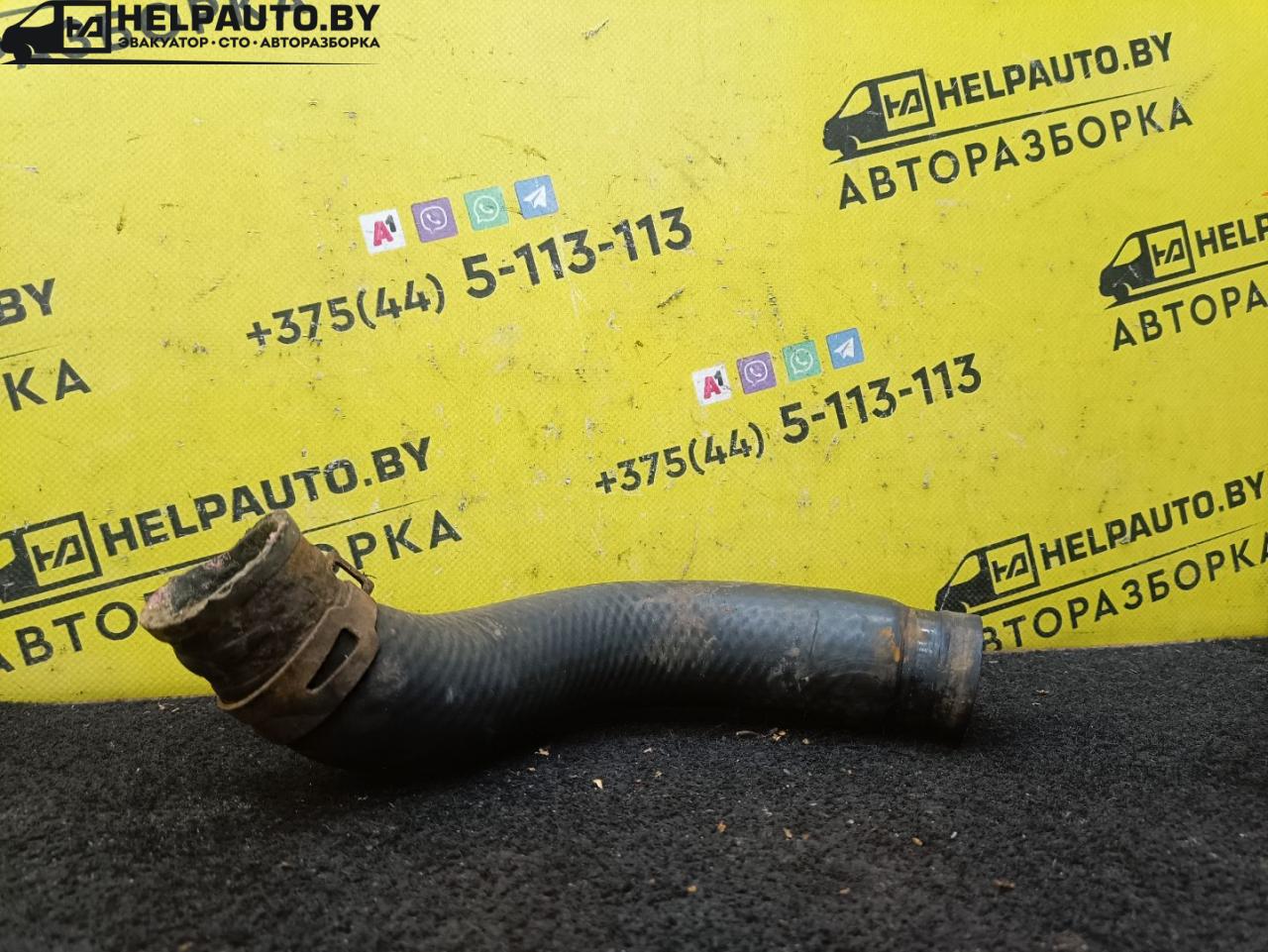 патрубок радиатора Mazda 626 3 поколение 1990, 2.0 л., F8 (12V), бензин, 5МКПП, серебристый, седан, передний привод - фото №1