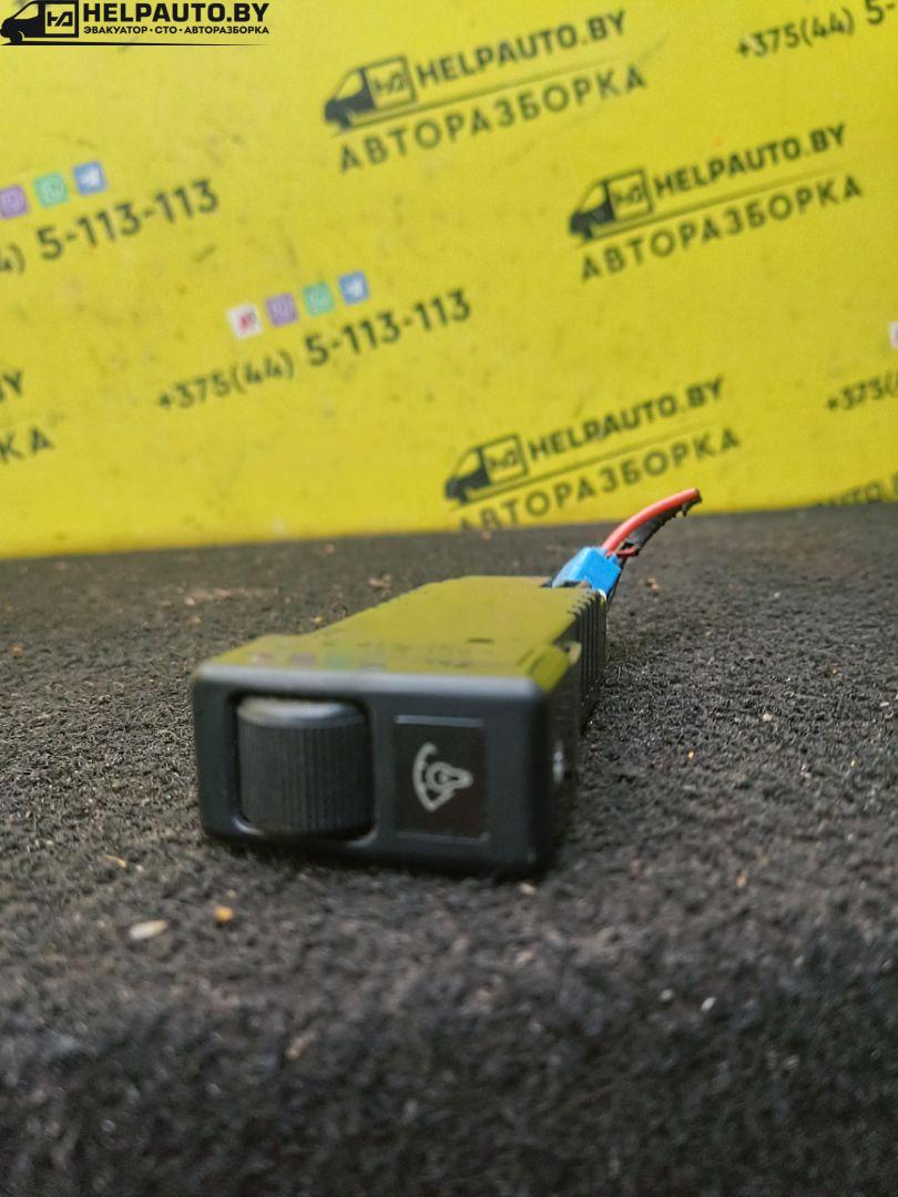 кнопка освещения панели приборов Mazda 626 3 поколение 1990, 2.0 л., F8 (12V), бензин, 5МКПП, серебристый, седан, передний привод - фото №1