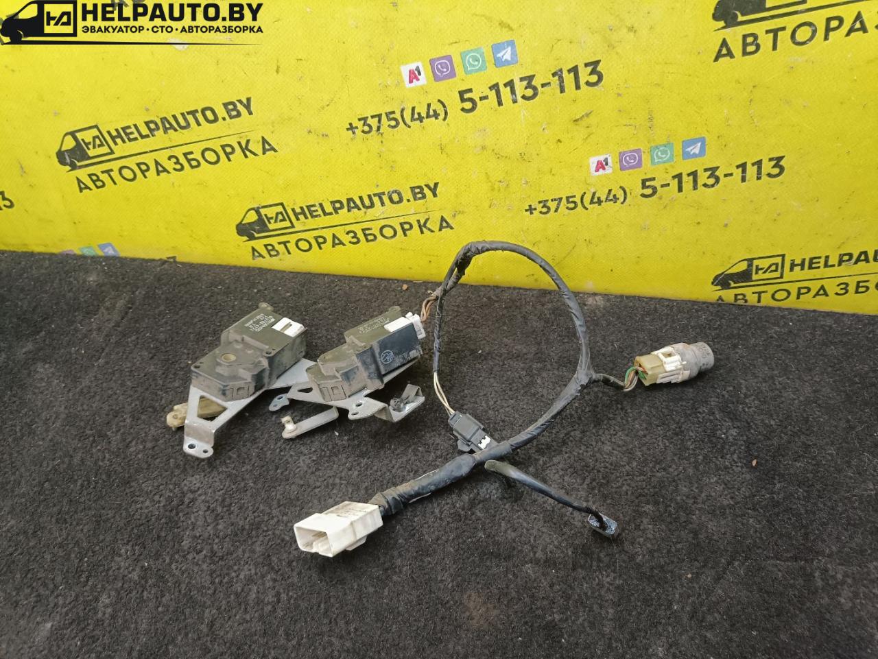 моторчик заслонки печки Toyota Carina E 1 поколение 1997, 2.0 л., 2C, дизель, МКПП, черный, универсал, передний привод - фото №1