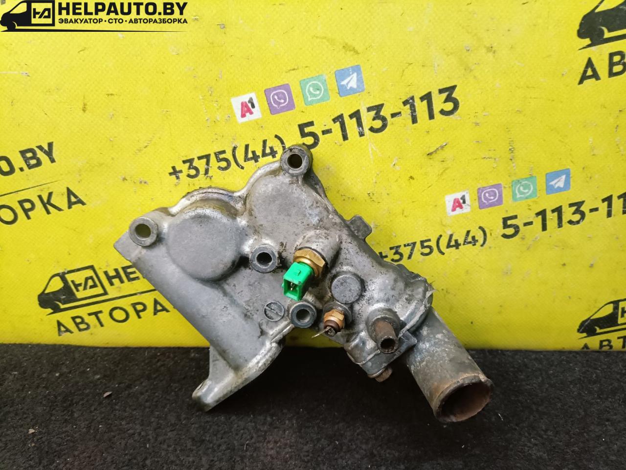 корпус термостата Mazda 626 3 поколение 1990, 2.0 л., F8 (12V), бензин, 5МКПП, серебристый, седан, передний привод - фото №1